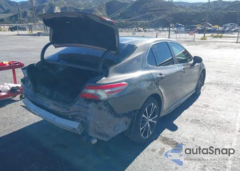 2018 Toyota Camry Se z USA, uszkodzony, nr VIN 4T1B11HK3JU138378